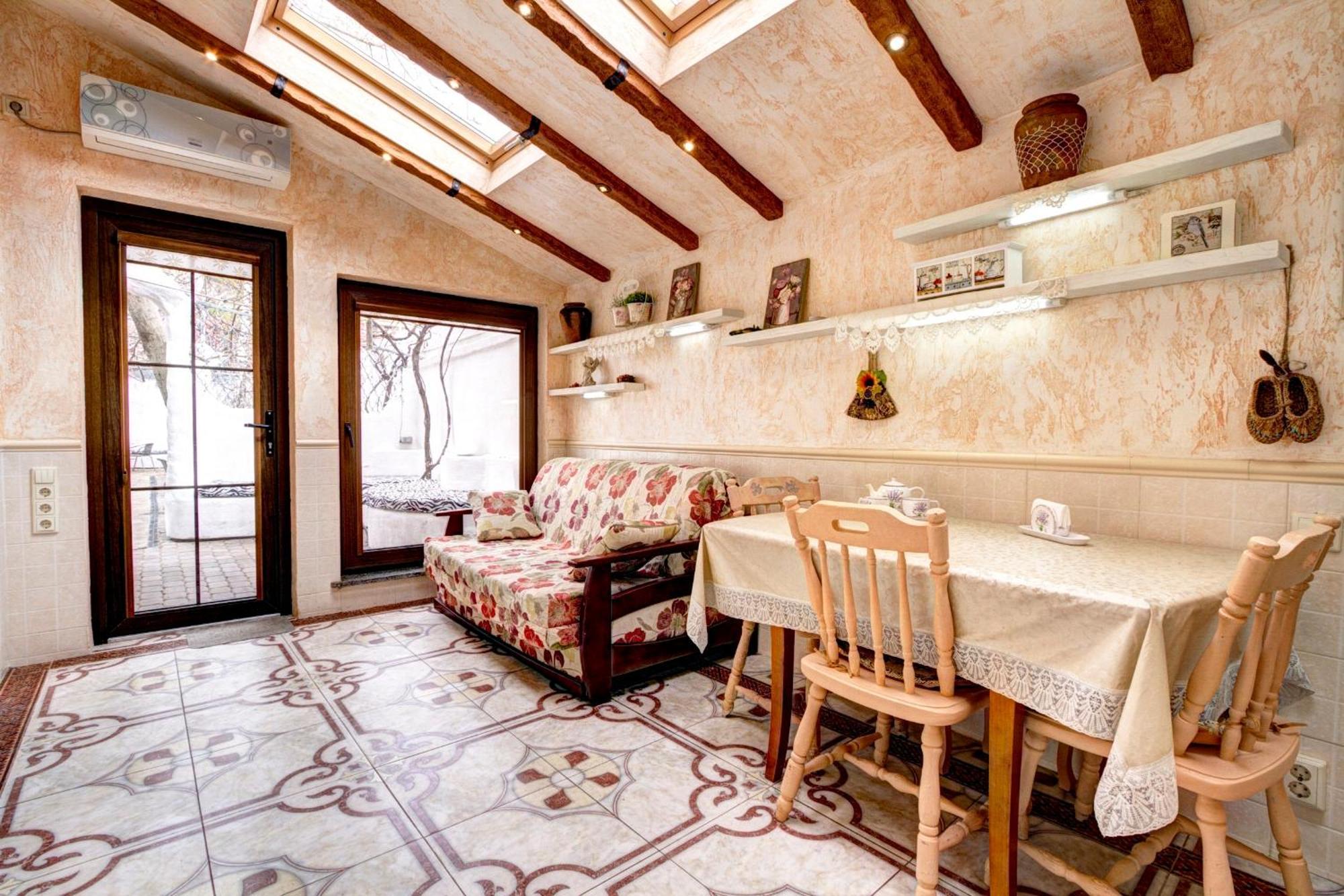 Villa Gaudi โอเดสซา ภายนอก รูปภาพ